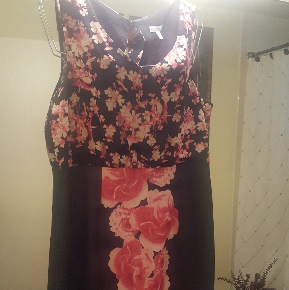 Dress - Picture 2 of 6